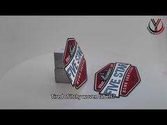 نگاهی نزدیک‌تر: برچسب چاپ‌شده TPU شفاف با ضخامت 0.8 میلی‌متر، لوگوی سیلیکونی سفارشی