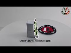 نگاهی دقیق‌تر: برچسب‌های لباس انتقال حرارت نشان‌واره سفید با نقش برجسته TPU سفارشی