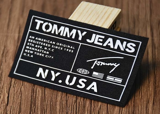 چاپ برچسب های پارچه ای بافته شده با آرم های سیلیکونی سفارشی برای پوشاک